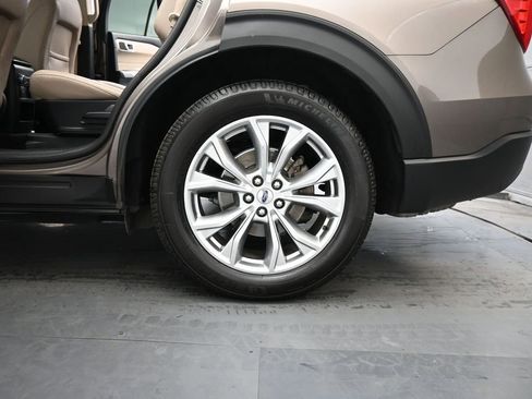 Certified 2021 Ford Explorer XLT w/ Equipment Group 202A RWD image 21