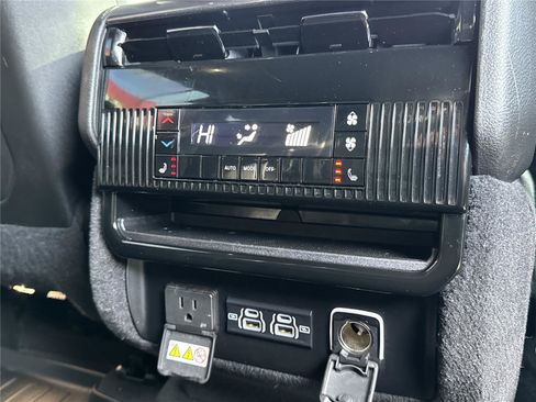 Used 2022 Jeep Wagoneer Series I w/ Convenience Group I AWD/4WD image 28