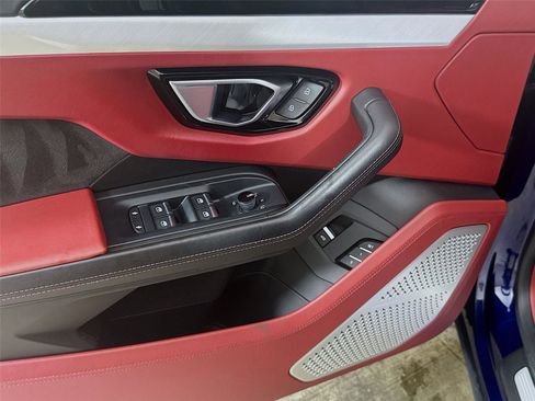 Used 2019 Lamborghini Urus image 12