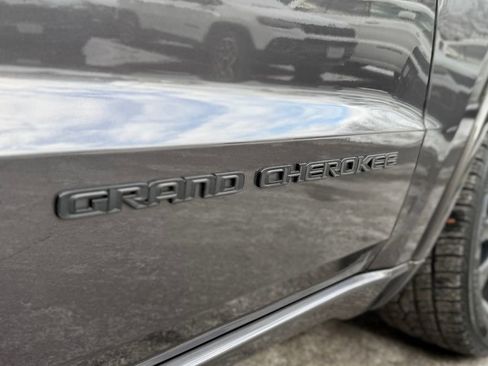 Used 2018 Jeep Grand Cherokee Altitude image 28