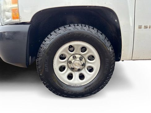 Used 2009 Chevrolet Silverado 1500 W/T AWD/4WD image 9