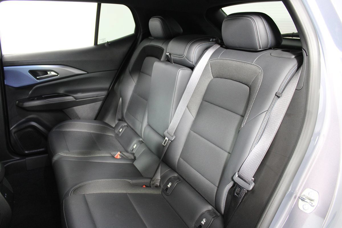 Used 2024 Chevrolet Equinox EV LT w/ LPO, All-Weather Mat Package FWD image 27