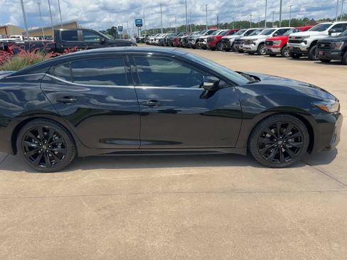 Used 2023 Nissan Maxima SR w/ Sport Mat Group FWD image 2