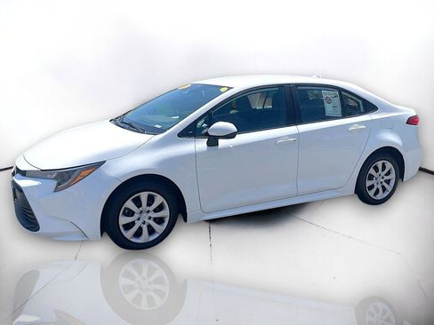 Used 2024 Toyota Corolla LE FWD image 2