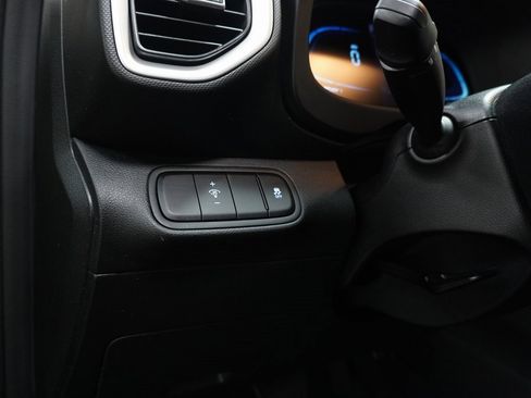 Certified 2023 Hyundai Venue SEL image 22