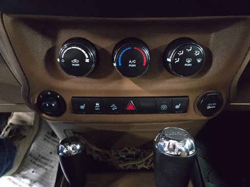 Used 2013 Jeep Wrangler Unlimited Sahara w/ Trailer Tow Group image 19