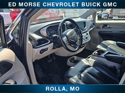 Used 2021 Chrysler Pacifica Touring-L FWD image 13