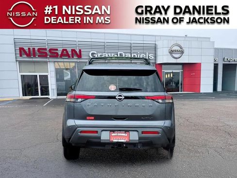New 2026 Nissan Pathfinder Platinum w/ Accent Package FWD image 6