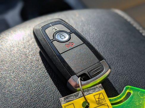 Certified 2020 Ford Edge SE image 32