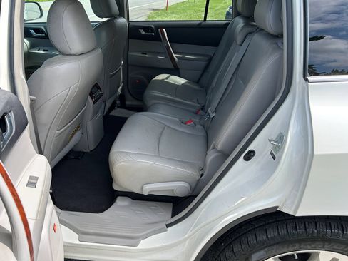Used 2012 Toyota Highlander Limited w/ Tow Pkg AWD/4WD image 14