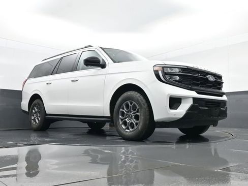 Used 2025 Ford Expedition Max Active AWD/4WD image 32