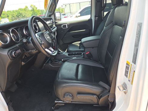 Used 2022 Jeep Wrangler Unlimited Sahara AWD/4WD image 5