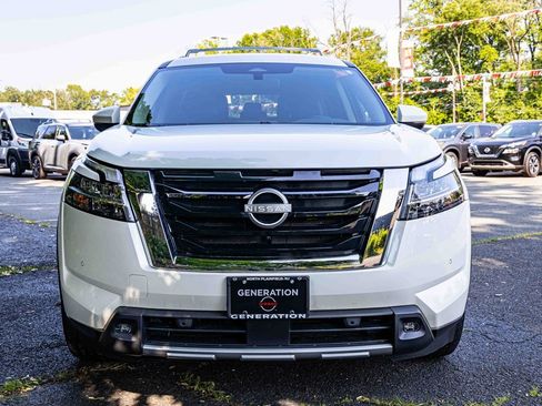 Certified 2024 Nissan Pathfinder SL image 2