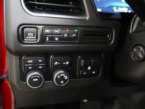 Used 2022 Chevrolet Tahoe LT w/ Luxury Package AWD/4WD image 31