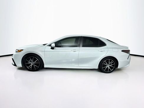 Used 2024 Toyota Camry SE w/ Cold Weather Package FWD image 6