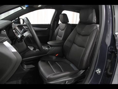 Used 2025 Cadillac XT5 Luxury w/ LPO, Floor Liner Package AWD/4WD image 5