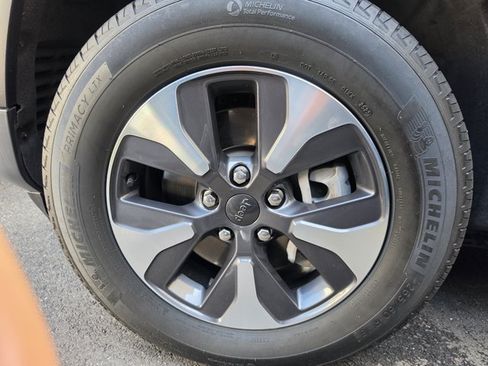 Used 2023 Jeep Grand Cherokee 4WD 4xe image 3