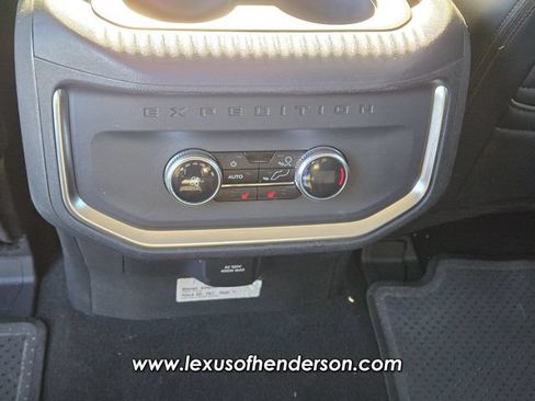 Used 2025 Ford Expedition Platinum AWD/4WD image 13