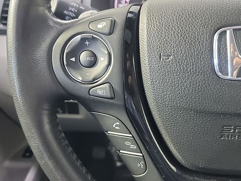 Used 2017 Honda Pilot Touring image 29
