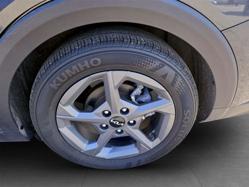 Used 2025 Kia K4 LXS image 32