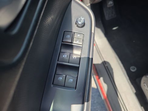 Used 2018 Toyota Highlander SE FWD image 14