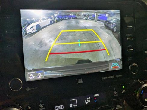 Used 2021 Toyota Highlander Limited image 14