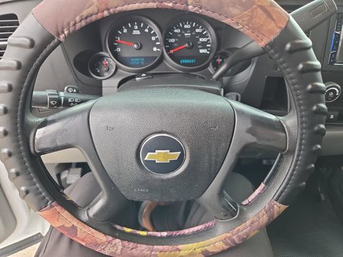 Used 2011 Chevrolet Silverado 1500 W/T RWD image 8