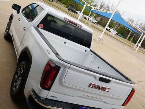 Used 2025 GMC Sierra 1500 SLT AWD/4WD image 14