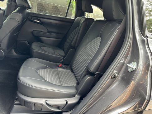 Used 2025 Toyota Highlander XSE AWD/4WD image 35
