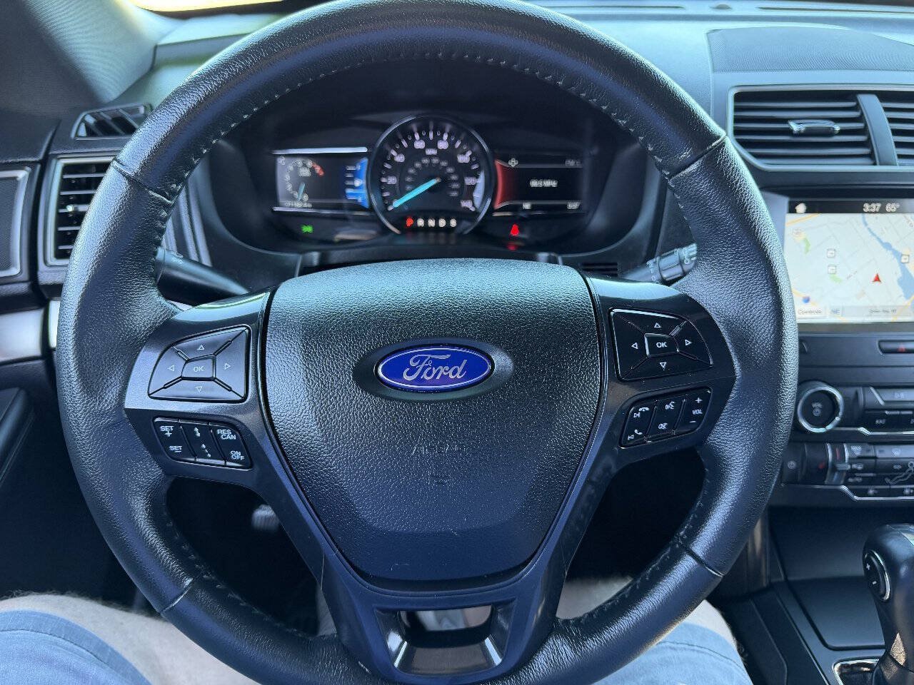 Used 2019 Ford Explorer XLT w/ Equipment Group 202A AWD/4WD image 18
