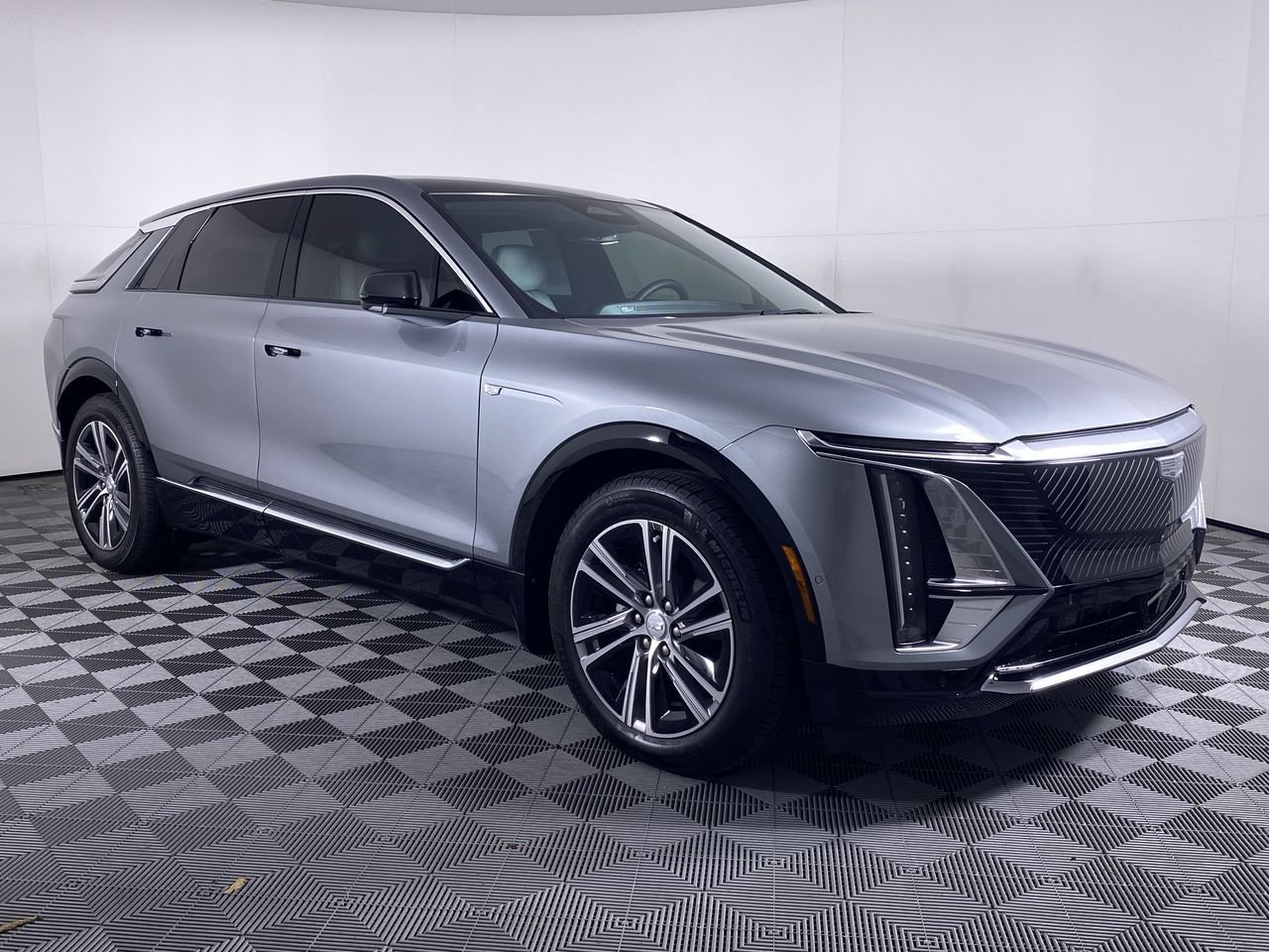 Certified 2024 Cadillac Lyriq Luxury w/ LPO, Floor Liner Package AWD/4WD image 21