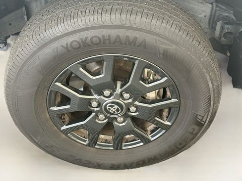 Used 2025 Toyota 4Runner SR5 AWD/4WD image 35