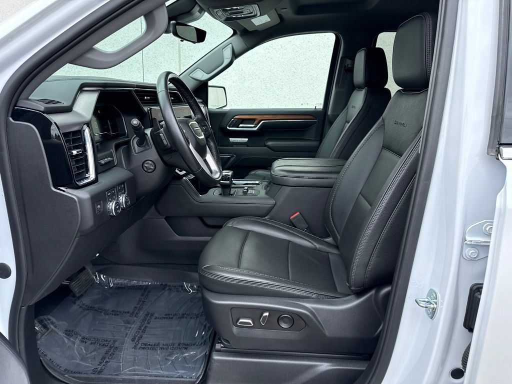 Used 2023 GMC Sierra 1500 Denali w/ Technology Package AWD/4WD image 11