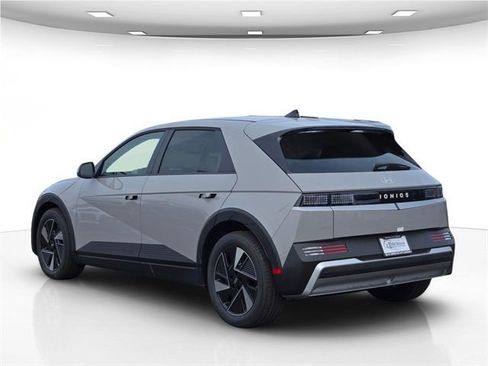 New 2026 Hyundai Ioniq 5 SE image 6