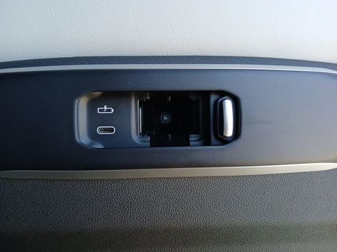 New 2026 BMW X5 sDrive40i image 15