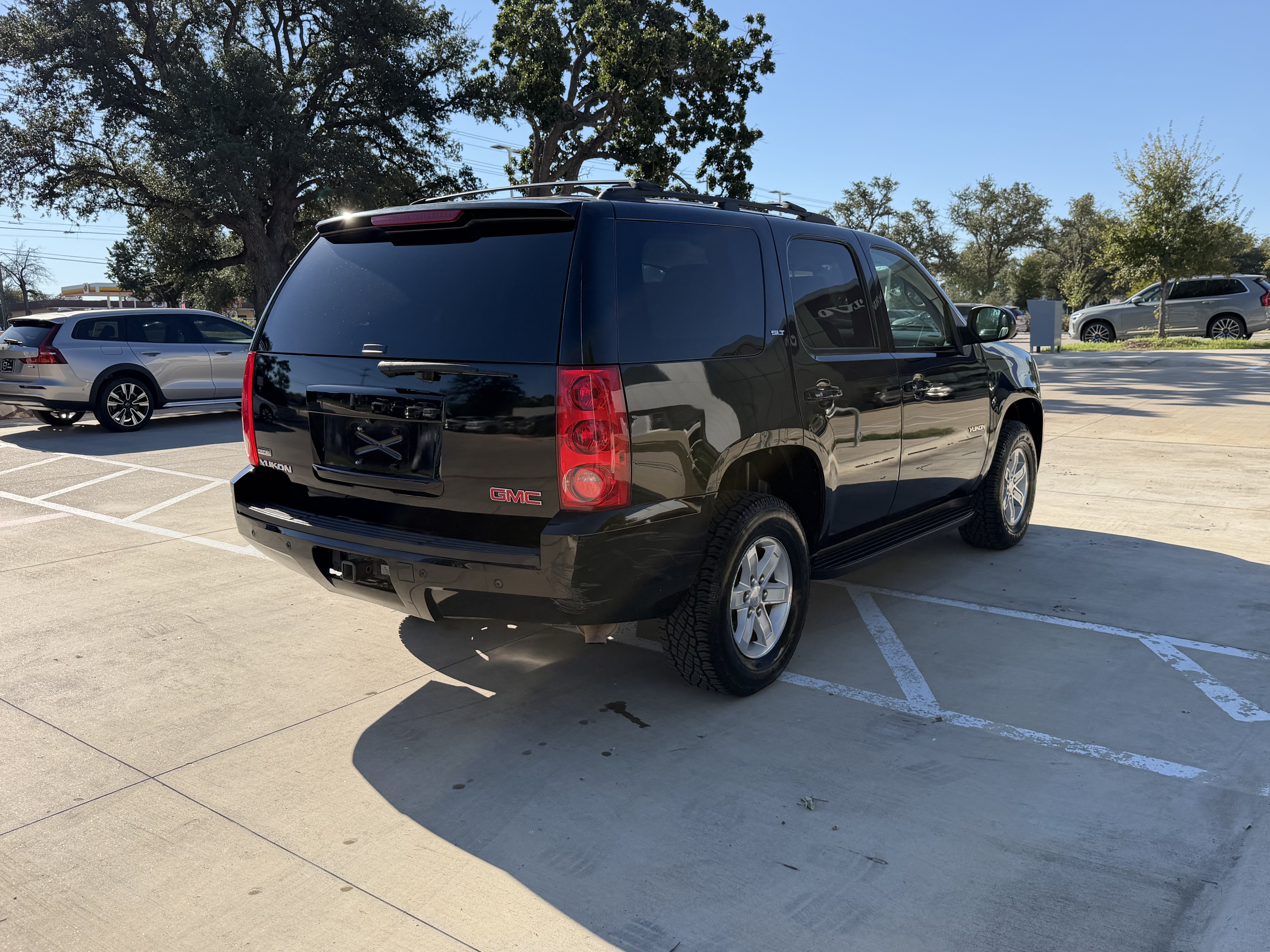 Used 2012 GMC Yukon SLT w/ SLT-2 Equipment Package AWD/4WD image 6