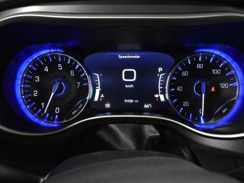Used 2022 Chrysler Pacifica Touring-L FWD image 22