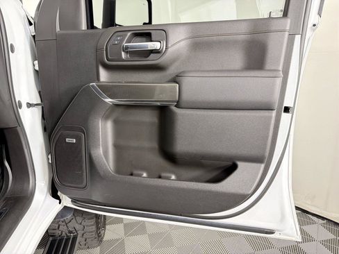 Used 2022 GMC Sierra 2500 AT4 w/ AT4 Premium Plus Package AWD/4WD image 13