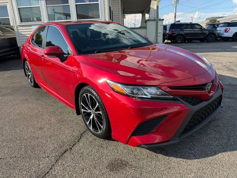 Used 2020 Toyota Camry SE w/ Convenience Package FWD image 5