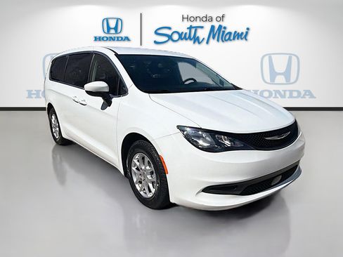 Used 2023 Chrysler Voyager LX FWD image 1