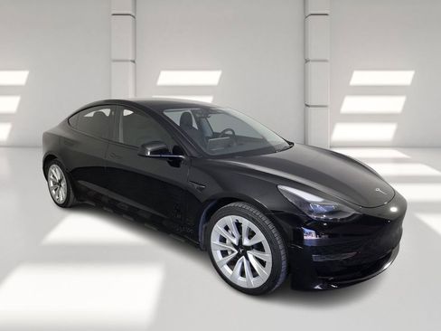 Used 2022 Tesla Model 3 Standard Range image 2