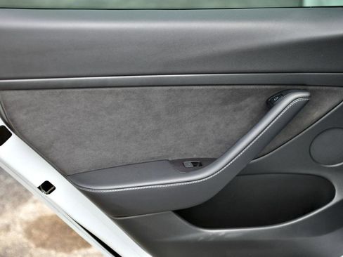 Used 2022 Tesla Model 3 Standard Range Plus image 11