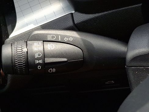 Certified 2025 Volvo XC40 B5 Core image 27