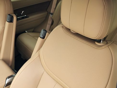 New 2026 Land Rover Range Rover SE image 14