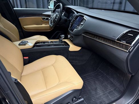 Used 2016 Volvo XC90 T6 Momentum w/ Momentum Plus Package image 21