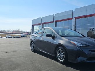 Used 2017 Toyota Prius Three w/ Advanced Technology Package video 1