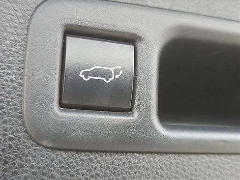 Used 2021 Toyota Highlander LE AWD/4WD image 7