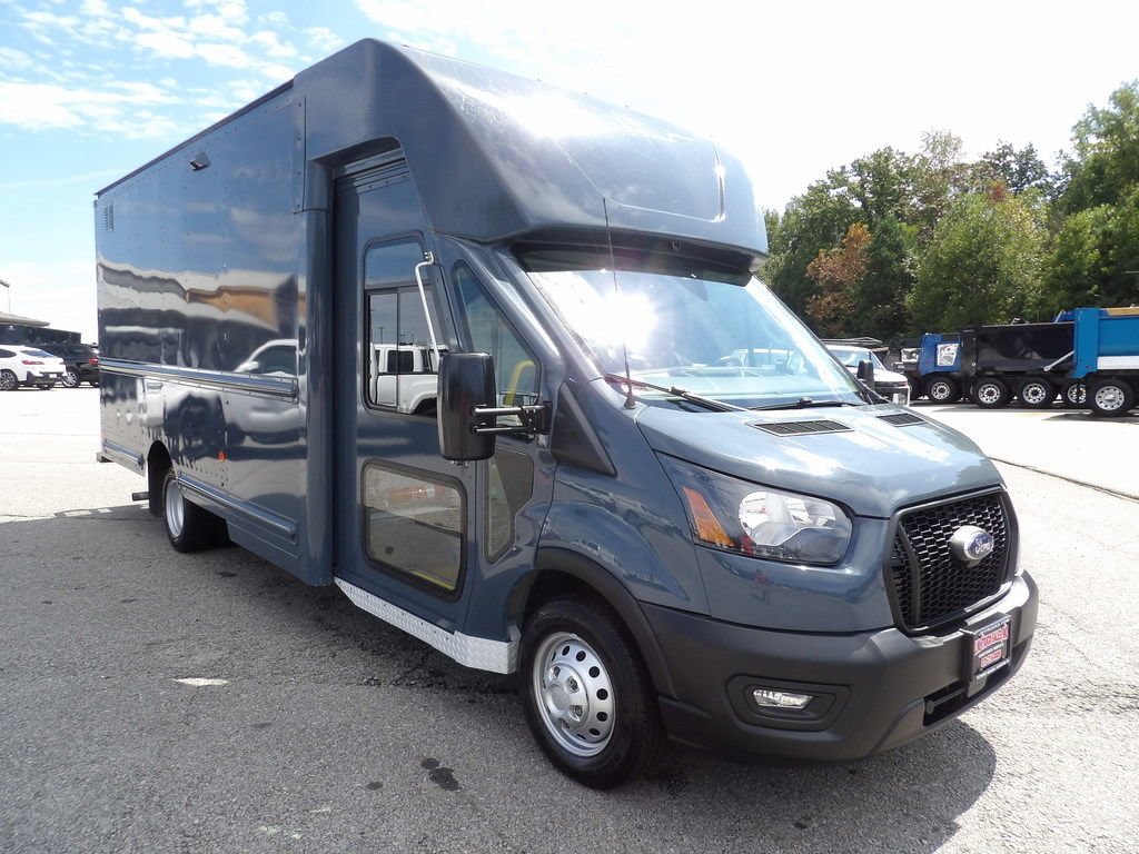 Used 2022 Ford Transit 350 DRW RWD image 10