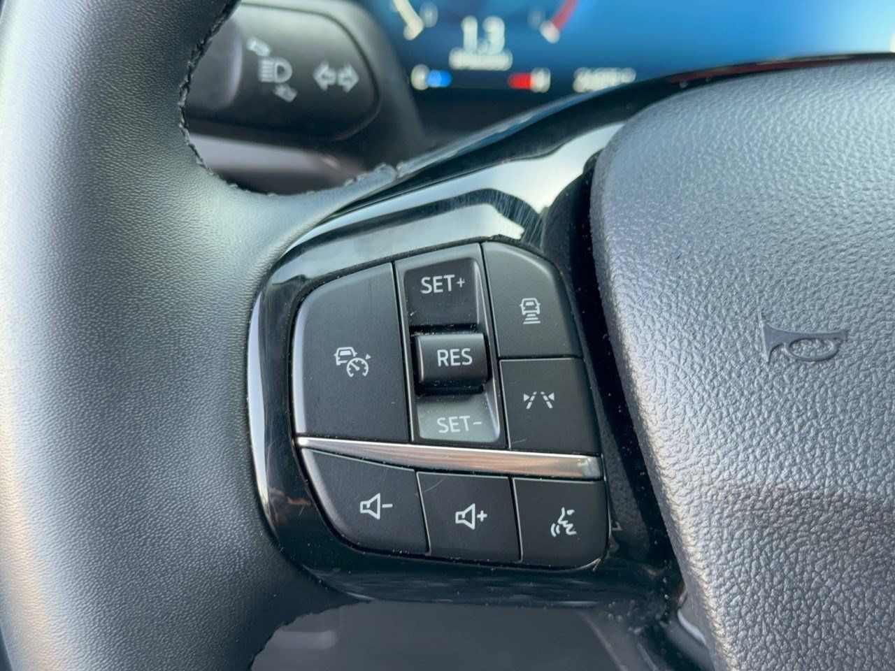 Used 2025 Ford Escape Platinum AWD/4WD image 18