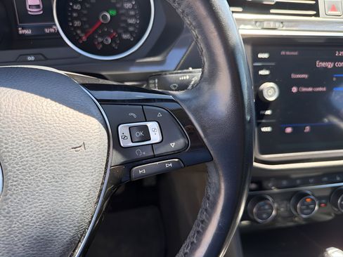 Used 2018 Volkswagen Tiguan SE w/ Panoramic Sunroof Package AWD/4WD image 14